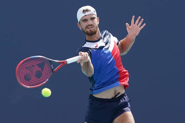 March 24, 2024, Miami Gardens, Florida, USA: Tomas Machac (CZE) returns a shot to Andy Murray (GBR) during the third round of men s singles at the 2024 Miami Open presented by Itau at Hard Rock Stadium. Miami Gardens USA - ZUMAw109 20240324_fap_w109_044 Copyright: xDebbyxWongx