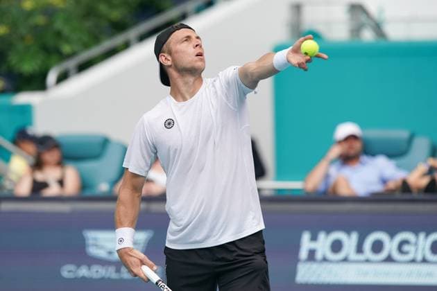 March 24, 2024, Miami Gardens, Florida, USA: Tallon Griekspoor (NED) serves to Jannik Sinner (ITA) during the third round of men s singles at the 2024 Miami Open presented by Itau at Hard Rock Stadium. Miami Gardens USA - ZUMAw109 20240324_fap_w109_049 Copyright: xDebbyxWongx