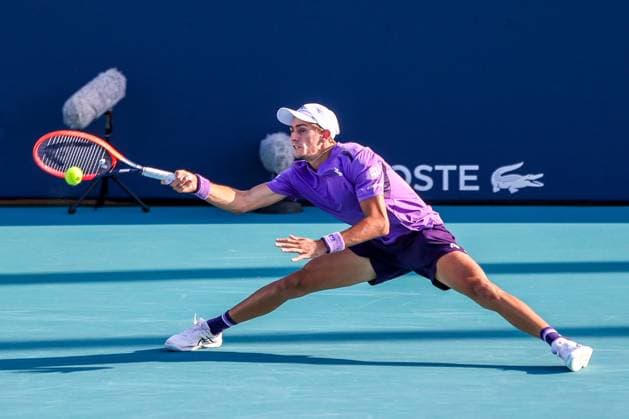 March 24, 2024, Miami Gardens, Florida, USA: Matteo Arnaldi (ITA) returns a shot to Denis Shapovalov (CAN) during the third round of men s singles at the 2024 Miami Open presented by Itau at Hard Rock Stadium. Miami Gardens USA - ZUMAw109 20240324_fap_w109_065 Copyright: xDebbyxWongx