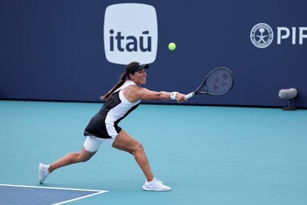 March 24, 2024, Miami Gardens, Florida, United States Of America: MIAMI GARDENS, FLORIDA - MARCH 24: Jessica Pegula defeats Leylah Fernandez of Canada during their match on Day 9 of the Miami Open at Hard Rock Stadium on March 24, 2024 in Miami Gardens, Florida. ...People: Jessica Pegula Miami Gardens United States Of America - ZUMAs214 20240324_ada_s214_009 Copyright: xSMGx