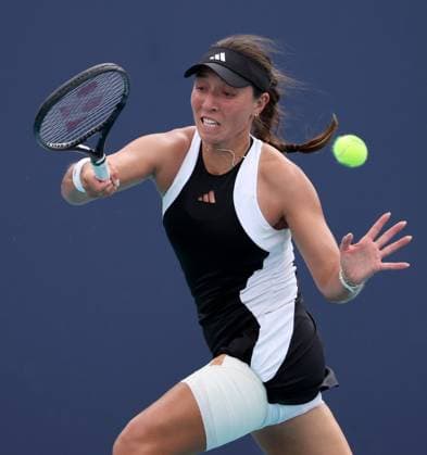 March 24, 2024, Miami Gardens, Florida, United States Of America: MIAMI GARDENS, FLORIDA - MARCH 24: Jessica Pegula defeats Leylah Fernandez of Canada during their match on Day 9 of the Miami Open at Hard Rock Stadium on March 24, 2024 in Miami Gardens, Florida. ...People: Jessica Pegula Miami Open Presented by Itau 2024 - Day 9  - ZUMAs214 20240324_ada_s214_008 Copyright: xSMGx