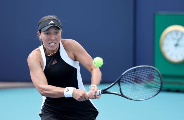 March 24, 2024, Miami Gardens, Florida, United States Of America: MIAMI GARDENS, FLORIDA - MARCH 24: Jessica Pegula defeats Leylah Fernandez of Canada during their match on Day 9 of the Miami Open at Hard Rock Stadium on March 24, 2024 in Miami Gardens, Florida. ...People: Jessica Pegula Miami Gardens United States Of America - ZUMAs214 20240324_ada_s214_017 Copyright: xSMGx
