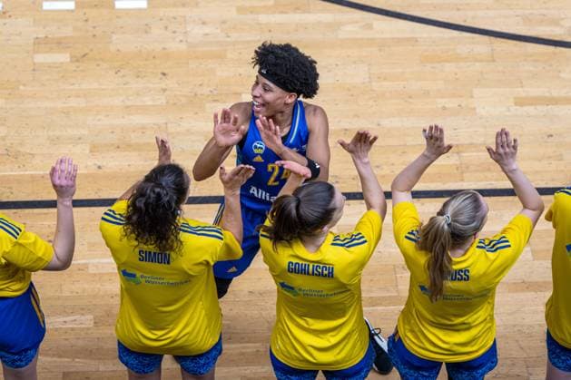 Basketball Berlin 24 03 2024 Season 2023 2024 1 Bundesliga DBBL Play offs Quarterfinals Game 2 Alba Berlin Saarlouis Royals Deeshyra Thomas Alba, No 24 Theresa Simon Alba, No 03 Lena Gohlisch Alba, No 12 Lucy Reuß Alba, No 05 Reuss