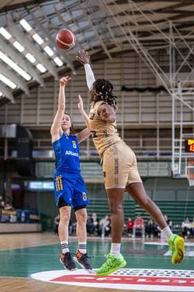 Basketball Berlin 24 03 2024 Season 2023 2024 1 Bundesliga DBBL Play offs Quarterfinals Game 2 Alba Berlin Saarlouis Royals Tessa Stammberger Alba, No 06 Naomi Sarah Mbandu Saarlouis, No 35