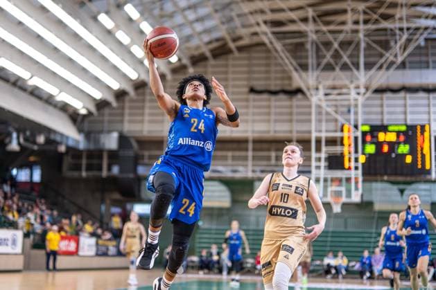 Basketball Berlin 24 03 2024 Season 2023 2024 1 Bundesliga DBBL Play offs Quarterfinals Game 2 Alba Berlin Saarlouis Royals Deeshyra Thomas Alba, No 24 Sanja Mandic Saarlouis, No 10