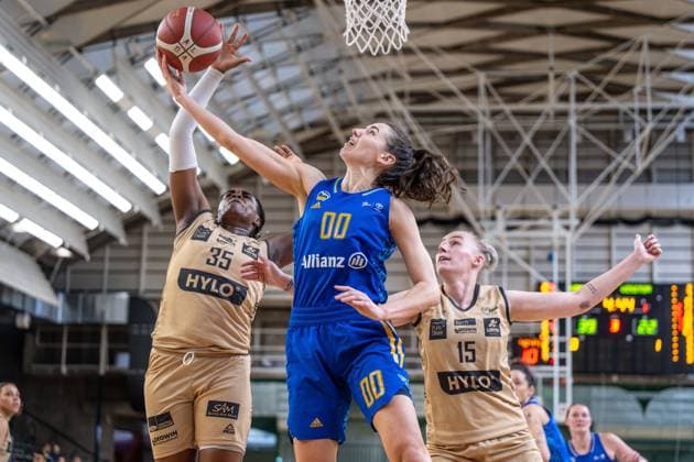Basketball Berlin 24 03 2024 Season 2023 2024 1 Bundesliga DBBL Play offs Quarterfinals Game 2 Alba Berlin Saarlouis Royals Maggie Mulligan Alba, No 00 Margaret Naomi Sarah Mbandu Saarlouis, No 35 Monika Jasnowska Saarlouis, No 15