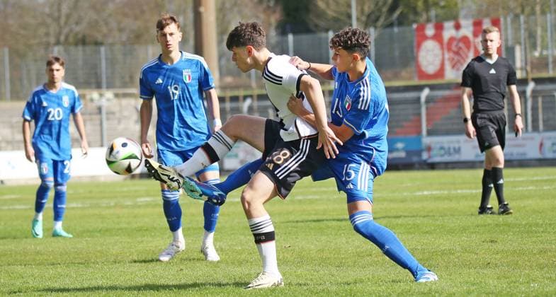 25 03 2024, xmohx, football international U16, Germany U16 Italy u16 emspor, v l David Creta Germany , Lorenzo Calvani Italy DFL DFB REGULATIONS PROHIBIT ANY USE OF PHOTOGRAPHS as IMAGE SEQUENCES and or QUASI VIDEO Pirmasens