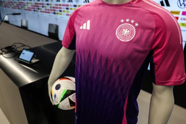 Sport, Football, National team Season 2023 24 Press conference Germany before the international match against the Netherlands 25 03 2024, DFB Campus Frankfurt The pink away jersey in which Germany will play against the Netherlands tomorrow Frankfurt am Main DFB Campus Hessen Germany