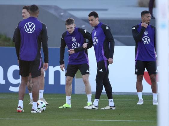 Frankfurt , Football Training National Team Germany , L R Florian Wirtz Germany and Jamal Musiala Germany In accordance with the regulations of the DFB German Football Association, it is prohibited to use or have used photographs taken in the stadium and or of the match in the form of sequential images and or video-like photo series