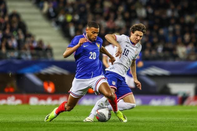 Sport Bilder des Tages Foot France USA espoirs U23 PHOTOPQR L EST REPUBLICAIN Lionel VADAM ; Montbéliard ; 25 03 2024 ; Montbéliard le 25 03 2024 - Match amical de football France - Etats-Unis U23 espoirs à Sochaux-Montbéliard. Andy Diouf et Paxten Aaronson. Photo Lionel Vadam International Under 23 Friendly football match between France U23 and USA U23 on March 25, 2024 Montbéliard Doubs Franche-Comté France  Copyright: xPHOTOPQR L ESTxREPUBLICAIN MAXPPxLionelxVADAMx 20240325NCY1403 20240325NCY1403