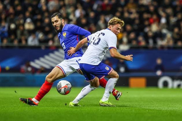 Foot France USA espoirs U23 PHOTOPQR L EST REPUBLICAIN Lionel VADAM ; Montbéliard ; 25 03 2024 ; Montbéliard le 25 03 2024 - Match amical de football France - Etats-Unis U23 espoirs à Sochaux-Montbéliard. Rayan Cherki et Aidan Morris. Photo Lionel Vadam International Under 23 Friendly football match between France U23 and USA U23 on March 25, 2024 Montbéliard Doubs Franche-Comté France  Copyright: xPHOTOPQR L ESTxREPUBLICAIN MAXPPxLionelxVADAMx 20240325NCY1405 20240325NCY1405