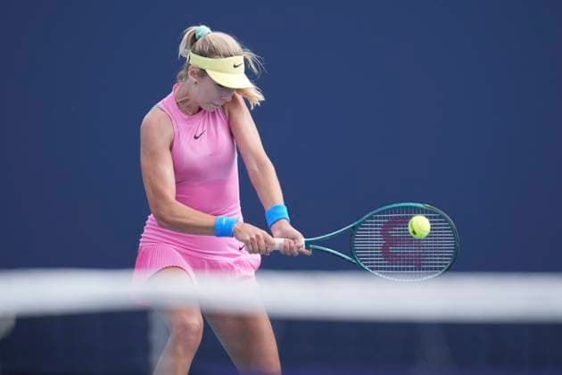 March 25, 2024, Miami, Florida, USA: Katie Boulter (Great Britain) hits a backhand against Victoria Azarenka during the fourth round of womenÃ¢â‚¬â ¢s singles at the Miami Open tennis tournament. Azarenka won the match 7-5, 6-1. Miami USA - ZUMAd212 20240325_zsp_d212_080 Copyright: xRichardxDolex