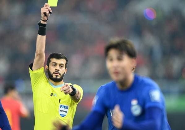 (240326) -- TIANJIN, March 26, 2024 -- Mahler Jacob William (R) of Singapore receives an yellow card from referee Omar Mohamed Al-Ali during the group C match of 2026 FIFA World Cup, WM, Weltmeisterschaft, Fussball Asian qualifiers between China and Singapore in north China s Tianjin Municipality on March 26, 2024. ) (SP)CHINA-TIANJIN-FOOTBALL-FIFA WORLD CUP ASIAN QUALIFIERS-CHINA VS SINGAPORE (CN) ZhaoxZishuo 
