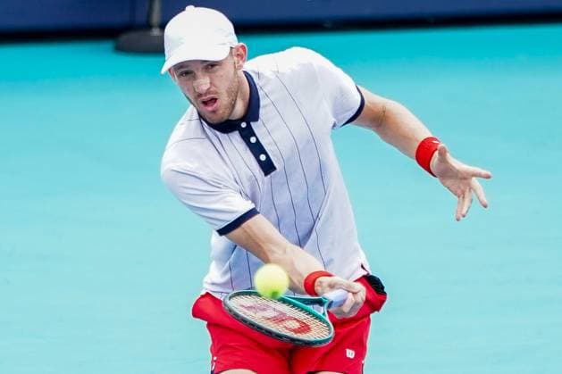 March 26, 2024, Miami Gardens, Florida, USA: Nicolas Jarry (CHI) returns a shot to Casper Ruud (NOR)during the fourth round of men s singles at the 2024 Miami Open presented by Itau at Hard Rock Stadium. Miami Gardens USA - ZUMAw109 20240326_fap_w109_014 Copyright: xDebbyxWongx