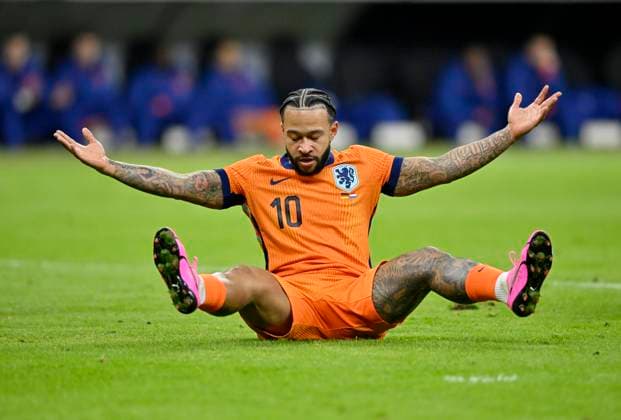 Memphis Depay NED Gesture Gesture demands free kick after foul DFB Laenderspiel Germany GER vs Netherlands NeD 26 03 2024 DFL REGULATIONS PROHIBIT ANY USE OF PHOTOGRAPHS AS IMAGE SEQUENCES AND OR QUASI VIDEO Germany GER vs Netherlands NED