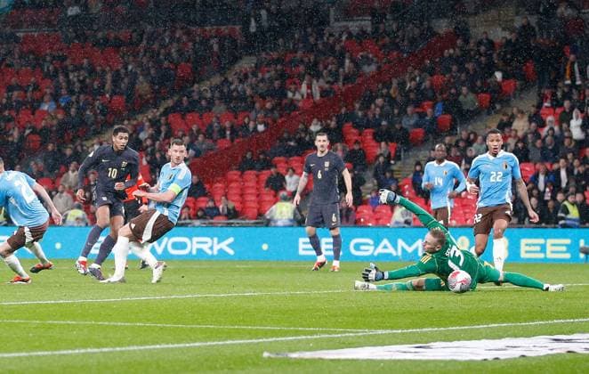 Sport Bilder des Tages Jude Bellingham (10) scores the 2nd England goal in injury time England v Belgium, International Football Friendly, Wembley Stadium, Wembley, London, UK - 26 03 2024 Editorial use only  Copyright: xMattxImpey Shutterstockx 14406528u