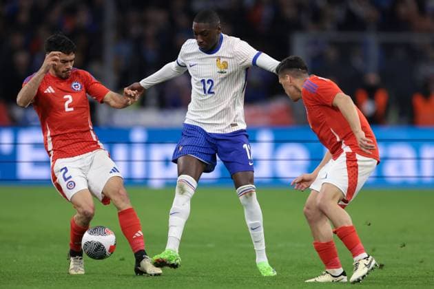 Marseille, , 26th March 2024. Randal Kolo Muani of France tangles with Gabriel Suazo and Marcelino Nunez of Chile during the International Friendly, Länderspiel, Nationalmannschaft match at Orange VÃ lodrome, Marseille. Picture credit should read: Jonathan Moscrop Sportimage EDITORIAL USE ONLY. No use with unauthorised audio, video, data, fixture lists, club league logos or live services. Online in-match use limited to 120 images, no video emulation. No use in betting, games or single club league player publications. SPI-3031-0019