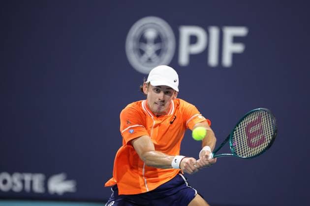 March 26, 2024, Miami Gardens, Florida, United States Of America: MIAMI GARDENS, FLORIDA - MARCH 26: Fabian Marozsan of Hungary defeats Alex De Minaur of Australia in the quarterfinals of the Miami Open at the Hard Rock Stadium on March 26, 2024 in Miami Gardens, Florida....People: Alex De Minaur Miami Open Presented by Itau 2024 - Day 11  - ZUMAs214 20240326_ada_s214_067 Copyright: xSMGx