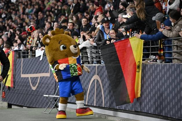 Sport Themen der Woche KW13 Albärt, das offizielle Maskottchen der UEFA EURO, EM, Europameisterschaft,Fussball 2024 26.03.2024, Fussball Länderspiel Deutschland - Niederlande 2:1 Frankfurt Deutsche Bank Park Deutschland *** Albärt, the official mascot of UEFA EURO 2024 26 03 2024, international soccer match Germany Netherlands 2 1 Frankfurt Deutsche Bank Park Germany Team2