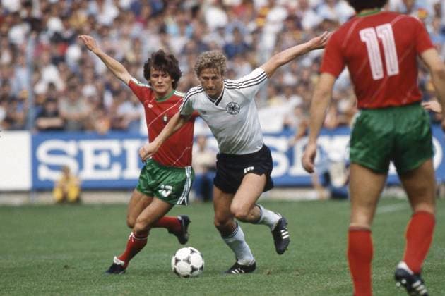 Guido BUCHWALD (GER) gegen Antonio Lima PEREIRA (POR), Aktion, Zweikampf, Deutschland - Portugal GER - POR 0:0, 14.06.1984 in Strassburg, Fussball Europameisterschaft EM 1984 in Frankreich, Â *** Guido BUCHWALD GER v Antonio Lima PEREIRA POR , Action, tackle, Germany Portugal GER POR 0 0, 14 06 1984 in Strasbourg, European Football Championship Euro 1984 in France, Â