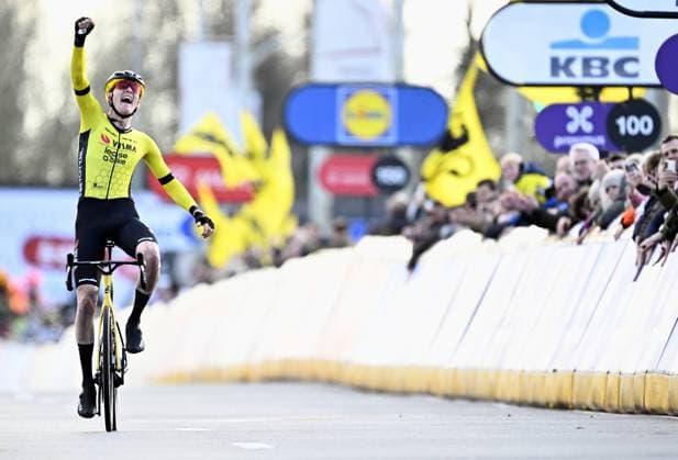 Sport Themen der Woche KW13 Sport Bilder des Tages US Matteo Jorgenson of Team Visma-Lease a Bike celebrates after winning the men elite race of the Dwars Door Vlaanderen cycling race, 188,6 km from Roeselare to Waregem, Wednesday 27 March 2024. JASPERxJACOBS  x89936644x