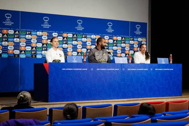 240327 Filippa Curmark, Head coach Mak Lind and Rusul Rosa Kafaji of Häcken at a press conference ahead of a training session with Häcken on March 27, 2024 in Paris Photo Michael Erichsen BILDBYRAN COP 89 MI0633 fotboll football soccer fotball champions league träning practice training häcken dam bbeng  Copyright: MICHAELxERICHSEN BB240327MI023