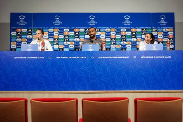 240327 Filippa Curmark, Head coach Mak Lind and Rusul Rosa Kafaji of Häcken at a press conference ahead of a training session with Häcken on March 27, 2024 in Paris Photo Michael Erichsen BILDBYRAN COP 89 MI0633 fotboll football soccer fotball champions league träning practice training häcken dam bbeng  Copyright: MICHAELxERICHSEN BB240327MI027