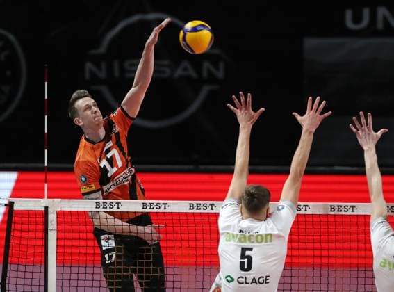 Marek Sotola in attack, Erik Röhrs duel Game scene Action Sport Volleyball Bundesliga Men Season 2023 2024 27 03 2024 BR Volleys Berlin BRV vs SVG Lüneburg
