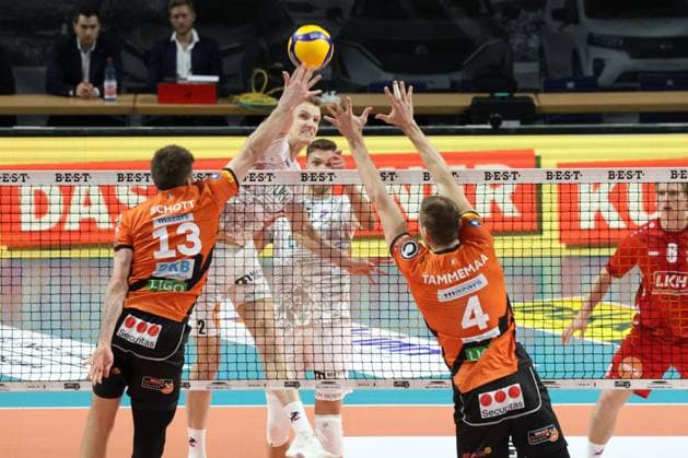 DEU, DVV, 1 VBL, BR Volleys vs SVG Lueneburg, 27 03 2024, Max Schmeling Halle, Berlin, DEU, DVV, 1 VBL, BR Volleys vs SVG Lueneburg, in the picture Ruben Schott BR Volleys 13 , Timo Tammemaa BR Volleys 4 , Maxwell Elgert Lueneburg 4 Photo Juergen Engler nordphoto GmbH nordphotoxGmbHx xEngler nph00076