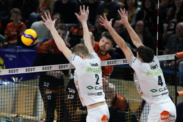 DEU, DVV, 1 VBL, BR Volleys vs SVG Lueneburg, 27 03 2024, Max Schmeling Halle, Berlin, DEU, DVV, 1 VBL, BR Volleys vs SVG Lueneburg, in the picture Ruben Schott BR Volleys 13 , Blake Leeson Lueneburg 2 , Maxwell Elgert Lueneburg 4 Photo Juergen Engler nordphoto GmbH nordphotoxGmbHx xEngler nph00076
