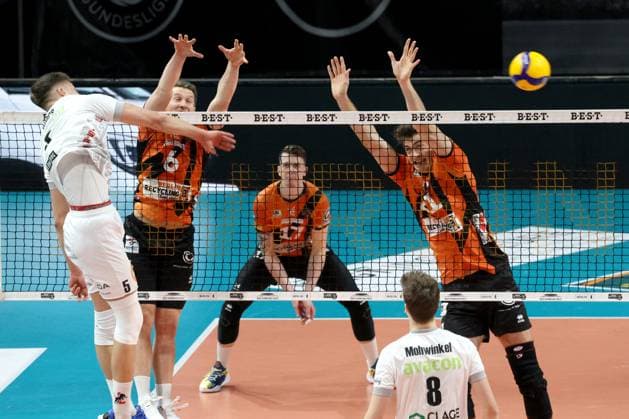 DEU, DVV, 1 VBL, BR Volleys vs SVG Lueneburg, 27 03 2024, Max Schmeling Halle, Berlin, DEU, DVV, 1 VBL, BR Volleys vs SVG Lueneburg, in the picture Johannes Tille BR Volleys 6 , Marek Sotola BR Volleys 17 , Tobias Krick BR Volleys 21 , Gage Worsley Lueneburg 6 Photo Juergen Engler nordphoto GmbH nordphotoxGmbHx xEngler nph00076