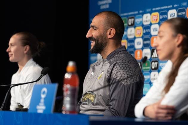 240327 Head coach Mak Lind of Häcken during a press conference ahead of a training session with Häcken on March 27, 2024 in Paris Photo Michael Erichsen BILDBYRAN COP 89 MI0633 bbeng champions league dam football fotboll fotboll häcken practice soccer training träning  Copyright: MICHAELxERICHSEN BB240327MI045