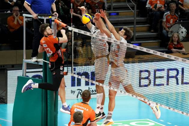DEU, DVV, 1 VBL, BR Volleys vs SVG Lueneburg, 27 03 2024, Max Schmeling Halle, Berlin, DEU, DVV, 1 VBL, BR Volleys vs SVG Lueneburg, in the picture Ruben Schott BR Volleys 13 , Xander Ketrzynski Lueneburg 11 , Matthew Knigge Lueneburg 13 Photo Juergen Engler nordphoto GmbH nordphotoxGmbHx xEngler nph00076