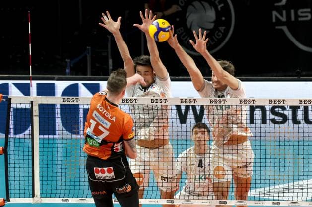 DEU, DVV, 1 VBL, BR Volleys vs SVG Lueneburg, 27 03 2024, Max Schmeling Halle, Berlin, DEU, DVV, 1 VBL, BR Volleys vs SVG Lueneburg, in the picture Marek Sotola BR Volleys 17 , Lueneburg player block, Xander Ketrzynski Lueneburg 11 , Matthew Knigge Lueneburg 13 Photo Juergen Engler nordphoto GmbH nordphotoxGmbHx xEngler nph00076