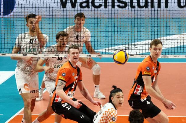 DEU, DVV, 1 VBL, BR Volleys vs SVG Lueneburg, 27 03 2024, Max Schmeling Halle, Berlin, DEU, DVV, 1 VBL, BR Volleys vs SVG Lueneburg, in the picture Ruben Schott BR Volleys Marek Sotola BR Volleys 17 , Satoshi Tsuiki BR Volleys 2 , Timo Tammemaa BR Volleys 4 , Xander Ketrzynski Lueneburg 11 , Matthew Knigge Lueneburg 13 , Maxwell Elgert Lueneburg 4 Foto Juergen Engler nordphoto GmbH nordphotoxGmbHx xEngler nph00076