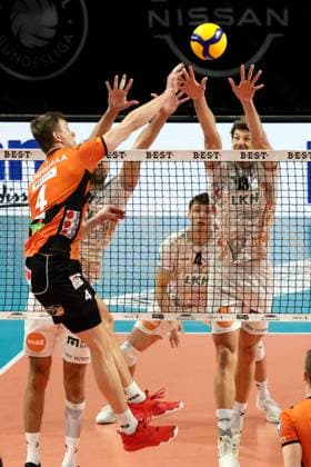 DEU, DVV, 1 VBL, BR Volleys vs SVG Lueneburg, 27 03 2024, Max Schmeling Halle, Berlin, DEU, DVV, 1 VBL, BR Volleys vs SVG Lueneburg, in the picture Timo Tammemaa BR Volleys 4 , Matthew Knigge Lueneburg 13 Photo Juergen Engler nordphoto GmbH nordphotoxGmbHx xEngler nph00076