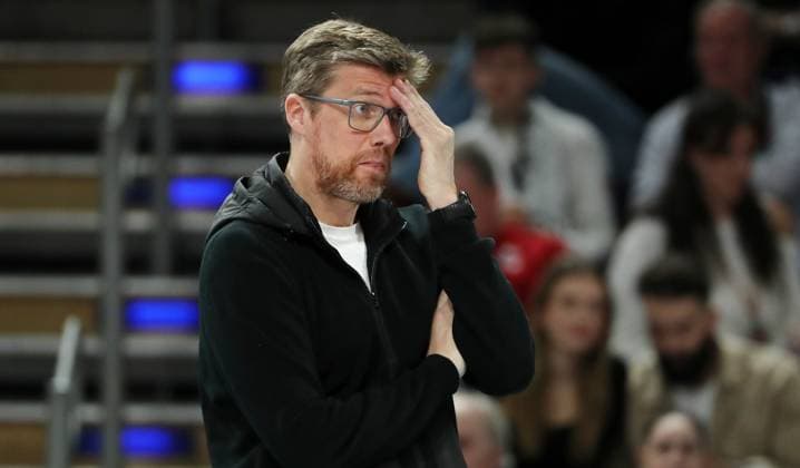 Coach Stefan Hübner Action Upper body Sport Volleyball Bundesliga Men Season 2023 2024 27 03 2024 BR Volleys Berlin BRV vs SVG Lüneburg