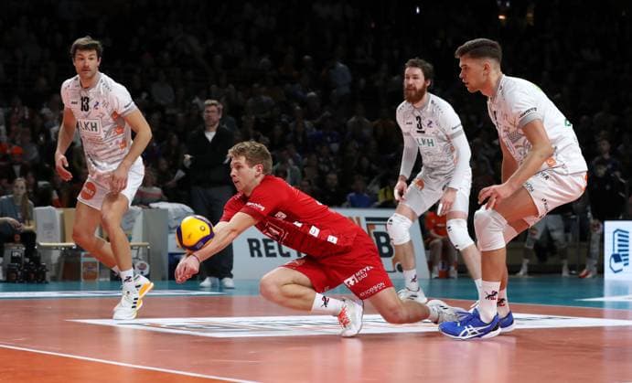Gage Worsley receiving the ball, Matthew Knigge, Jesse Elser, Erik Röhrs Sport Volleyball Bundesliga Men Season 2023 2024 27 03 2024 BR Volleys Berlin BRV vs SVG Lüneburg
