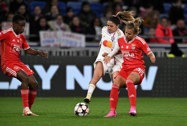 Danielle Van de Donk (lyon) vs Anna Gasper (benfica) FOOTBALL: Olympique Lyonnais FÂŽminines vs Benfica Lisbonne - 1 4 de finale Ligue des Champions FÂŽminine - 27 03 2024 FredericChambert Panoramic 