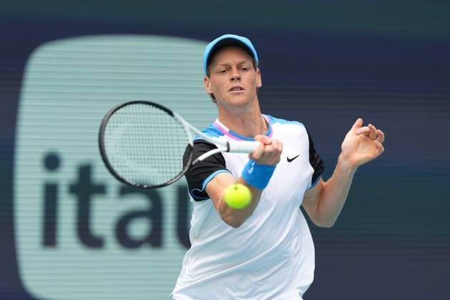 MIAMI GARDENS, FL - MARCH 27: Jannik Sinner (ITA) in action at the Miami Open on March 27, 2024, at Hard Rock Stadium in Miami Gardens, FL. (Photo by Andrew Patron Icon Sportswire) TENNIS: MAR 27 Miami Open EDITORIAL USE ONLY Icon2403270532
