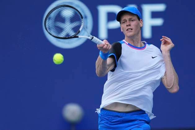 March 27, 2024, Miami, Florida, USA: Jannik Sinner (Italy) hits a forehand against Tomas Machac (Czech Republic) during the quarterfinals of menÃ¢â‚¬â ¢s singles at the Miami Open tennis tournament. Sinner won the match 6-4, 6-2. Miami USA - ZUMAd212 20240327_zsp_d212_033 Copyright: xRichardxDolex
