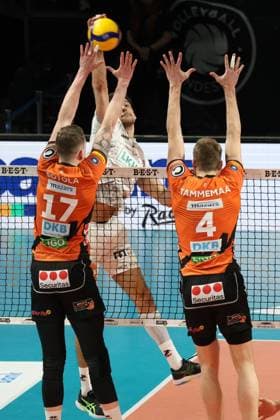 DEU, DVV, 1 VBL, BR Volleys vs SVG Lueneburg, 27 03 2024, Max Schmeling Halle, Berlin, DEU, DVV, 1 VBL, BR Volleys vs SVG Lueneburg, in the picture Marek Sotola BR Volleys 17 , Timo Tammemaa BR Volleys 4 , Xander Ketrzynski Lueneburg 11 Photo Juergen Engler nordphoto GmbH nordphotoxGmbHx xEngler nph00076
