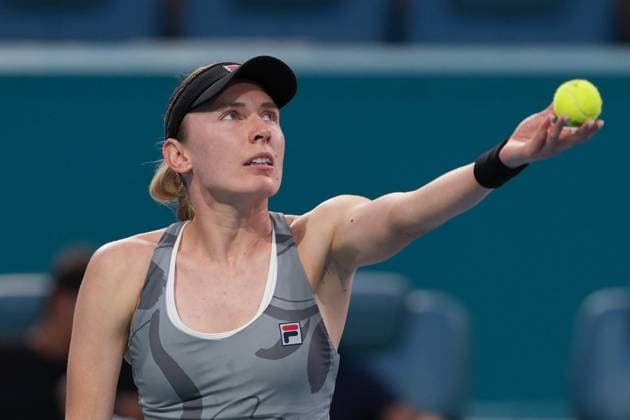 MIAMI GARDENS, FL - MARCH 27: Eketerina Alexandrova in action here during the Quarter-Finals match at the Miami Open on March 27, 2024, at Hard Rock Stadium in Miami Gardens, FL. (Photo by Andrew Patron Icon Sportswire) TENNIS: MAR 27 Miami Open EDITORIAL USE ONLY Icon2403270548