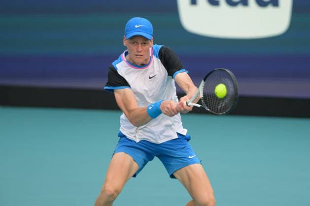 MIAMI GARDENS, FL - MARCH 27: Jannik Sinner (Italy) on the court during men™s singles quarter finals at the Miami Open, on March 27, 2024 at Hard Rock Stadium in Miami Gardens, FL. (Photo by Michele Eve Sandberg Icon Sportswire) TENNIS: MAR 27 Miami Open EDITORIAL USE ONLY Icon2403270566