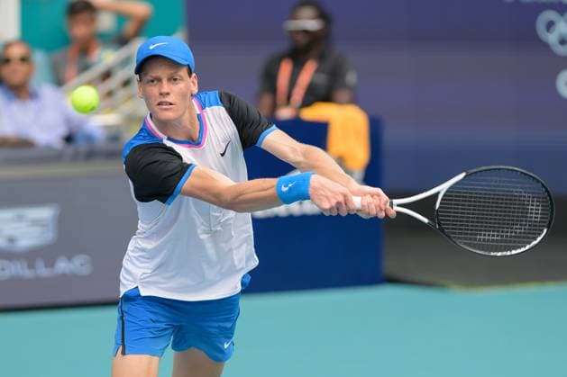 MIAMI GARDENS, FL - MARCH 27: Jannik Sinner (Italy) on the court during men™s singles quarter finals at the Miami Open, on March 27, 2024 at Hard Rock Stadium in Miami Gardens, FL. (Photo by Michele Eve Sandberg Icon Sportswire) TENNIS: MAR 27 Miami Open EDITORIAL USE ONLY Icon2403270575