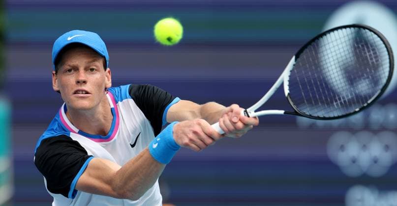 March 27, 2024, Miami Gardens, Florida, United States Of America: MIAMI GARDENS, FLORIDA - MARCH 27: Jannik Sinner of Italy defeats Tomas Machac of the Czech Republic at the net after defeating him on Day 12 of the Miami Open at Hard Rock Stadium on March 27, 2024 in Miami Gardens, Florida. ....People: Jannik Sinner Miami Gardens United States Of America - ZUMAs214 20240327_ada_s214_004 Copyright: xSMGx