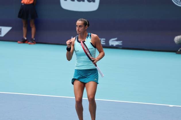 March 27, 2024, Miami Gardens, Florida, United States Of America: MIAMI GARDENS, FLORIDA - MARCH 27: Danielle Collins of the United States defeats Caroline Garcia of France in the quarterfinals of the Miami Open at the Hard Rock Stadium on March 27, 2024 in Miami Gardens, Florida. ....People: Caroline Garcia Miami Open Presented by Itau 2024 - Day 12  - ZUMAs214 20240327_ada_s214_109 Copyright: xSMGx