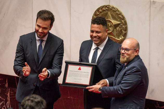 Sport Themen der Woche KW13 Sport Bilder des Tages Homenagem para Ronaldo Fenomeno - Assembleia de Minas Gerais BELO HORIZONTE (MG), 03 27 2024 - Assembly of Minas Homeage - The assembly of Minas pays tribute to Ronaldo Fenomeno with the title of honorary citizen for the services provided to the State of MG by the former player on Wednesday night ( 27). IMAGO Gustavo Minas Gerais Brasil Copyright: xGustavoxRabelox