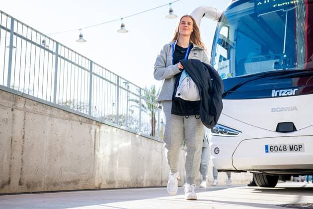 240328 Nora Eide Lie of Brann arrives ahead of the UEFA Women s Champions League quarterfinal soccer match between Barcelona and Brann on March 28, 2024 in Barcelona Photo Vegard Grott BILDBYRAN kod VG VG0589 bbeng champions league mesterligaen dam football fotball fotboll soccer barcelona barca brann quarterfinal quarter final tfk womens champions league brann kvinner  Copyright: VEGARDxGRoTT BB240328VG002