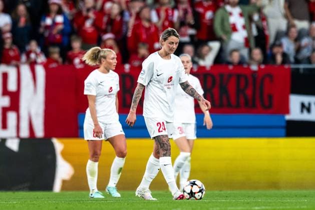 240328 Larissa Crummer of Brann looks dejected during the UEFA Women s Champions League quarter-final football match between Barcelona and Brann on March 28, 2024 in Barcelona Photo Vegard Grott BILDBYRAN kod VG VG0589 bbeng champions league mesterligaen dam football fotball fotboll soccer barcelona barca brann quarter-final quarter final tfk women s champions league depp  Copyright: VEGARDxGRoTT BB240328VG025